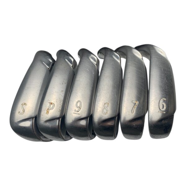 Wilson Staff D100 Iron Set / Flex Ladies / 6-SW / Graphite - Image 2